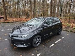 Schwarz Gebraucht 2019 Toyota Auris Hybrid Team Kombi | 15.500 € (Fairer Preis)