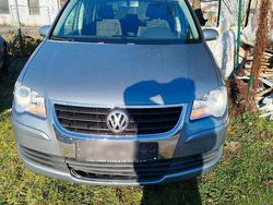 Grau Gebraucht 2007 VW Touran Van / Kleinbus | 2.390 € (Guter Preis)