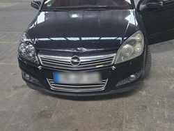 Schwarz Gebraucht 2007 Opel Astra Kombi | 1.900 €