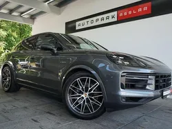 Grau Gebraucht 2024 Porsche Cayenne SUV | 108.880 € (Guter Preis)