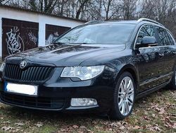 Schwarz Gebraucht 2011 Skoda Superb Kombi | 10.800 € (Teuer)
