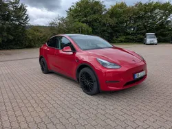 Rot Gebraucht 2022 Tesla Model Y Long Range AWD SUV | 34.500 € (Guter Preis)