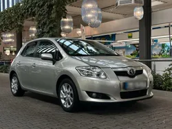 Silber Gebraucht 2010 Toyota Auris Limousine | 5.500 € (Etwas zu teuer)