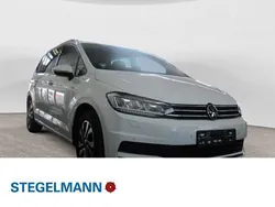 Pure white Gebraucht 2023 VW Touran Active Van / Kleinbus | 28.990 € (Fairer Preis)