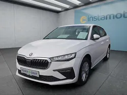 Weiß Gebraucht 2024 Skoda Scala Kleinwagen | 20.349 € (Guter Preis)