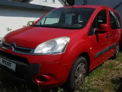 Rot Gebraucht 2013 Citroën Berlingo Tendance Van / Kleinbus | 5.990 € (Fairer Preis)