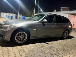 Grau Gebraucht 2010 BMW 320 Kombi | 4.350 € (Guter Preis)