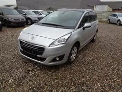 Grau Gebraucht 2016 Peugeot 5008 Allure Van / Kleinbus | 5.200 € (Fairer Preis)