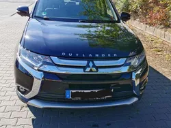 Schwarz Gebraucht 2017 Mitsubishi Outlander Top SUV | 23.000 € (Teuer)