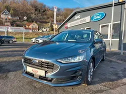 Blau Neu 2024 Ford Focus Titanium Limousine | 26.990 € (Fairer Preis)