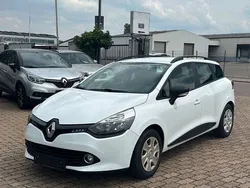Weiß Gebraucht 2015 Renault Clio IV Expression Limousine | 4.999 € (Guter Preis)