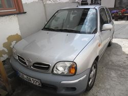 Grau Gebraucht 2002 Nissan Micra Kleinwagen | 1.500 €