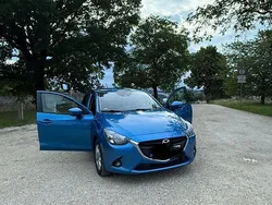 Blau Gebraucht 2015 Mazda 2 Exclusive-Line Limousine | 7.100 € (Guter Preis)