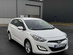 Weiß Gebraucht 2014 Hyundai i30 Edition Kombi | 5.999 € (Fairer Preis)