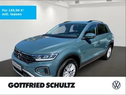 Blau (petroleum blue metallic) Gebraucht 2024 VW T-Roc Life SUV | 21.990 € (Guter Preis)