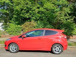 Rot Gebraucht 2014 Ford Fiesta Individual Kleinwagen | 6.000 € (Guter Preis)