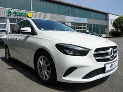 Weiß Gebraucht 2022 Mercedes B180 Van / Kleinbus | 25.900 € (Guter Preis)