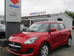 Rot Gebraucht 2021 Suzuki Swift Comfort Limousine | 12.590 € (Fairer Preis)