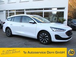 Weiß Gebraucht 2023 Ford Focus Titanium Limousine | 18.900 € (Guter Preis)