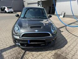 Grau Gebraucht 2011 Mini Clubman Kombi | 11.000 €
