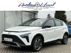 Atlas white/ phantom black Gebraucht 2024 Hyundai Bayon Comfort SUV | 21.999 € (Fairer Preis)