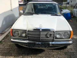 Weiß Gebraucht 1982 Mercedes E230 Limousine | 5.000 €