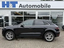 Tiefschwarzmetallic Gebraucht 2017 Porsche Macan SUV | 35.950 € (Guter Preis)