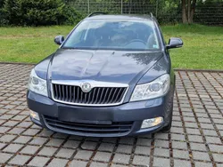 Grau Gebraucht 2010 Skoda Octavia Elegance Kombi | 4.500 € (Superpreis)
