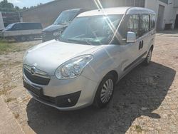 Silber Gebraucht 2014 Opel Combo Edition Van / Kleinbus | 6.990 € (Fairer Preis)