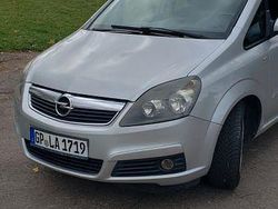 Silber Gebraucht 2008 Opel Zafira Selection Van / Kleinbus | 3.990 € (Etwas zu teuer)