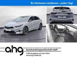 Grau Neu 2025 Kia Ceed Limousine | 25.990 € (Etwas zu teuer)