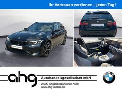 Saphirschwarz metallic Gebraucht 2024 BMW 320 M Sport Kombi | 38.450 € (Guter Preis)