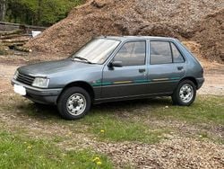 Grau Gebraucht 1991 Peugeot 205 Limousine | 2.290 €