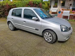Silber Gebraucht 2005 Renault Clio II Kleinwagen | 1.550 € (Fairer Preis)