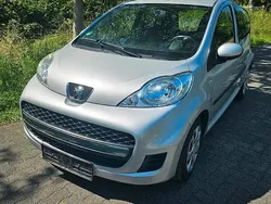 Silber Gebraucht 2009 Peugeot 107 Kleinwagen | 4.450 €