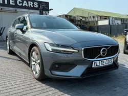 Grau Gebraucht 2020 Volvo V60 Momentum Kombi | 16.490 € (Superpreis)
