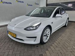 Weiß Gebraucht 2021 Tesla Model 3 Standard Range Limousine | 19.999 € (Fairer Preis)