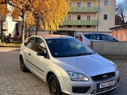 Silber Gebraucht 2006 Ford Focus Kleinwagen | 2.900 € (Fairer Preis)