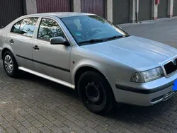 Silber Gebraucht 1998 Skoda Octavia Limousine | 1.000 €