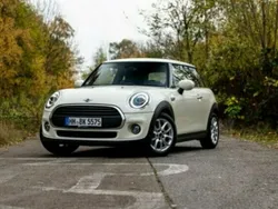 Weiß Gebraucht 2020 Mini ONE Kleinwagen | 26.260 € (Teuer)