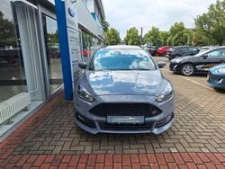 Grau Gebraucht 2017 Ford Focus ST Limousine | 14.990 € (Fairer Preis)