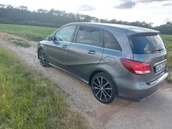 Grau Gebraucht 2015 Mercedes B180 Van / Kleinbus | 9.999 € (Fairer Preis)