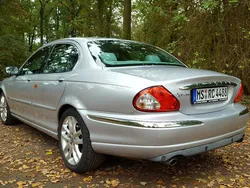 Silber metallic Gebraucht 2001 Jaguar X-type Limousine | 7.000 € (Etwas zu teuer)