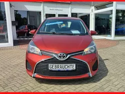 Rot Gebraucht 2015 Toyota Yaris Comfort Limousine | 12.300 € (Teuer)