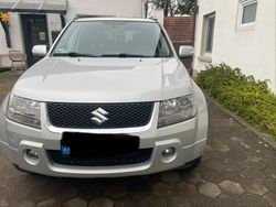 Silber Gebraucht 2011 Suzuki Grand Vitara SUV | 7.500 € (Etwas zu teuer)