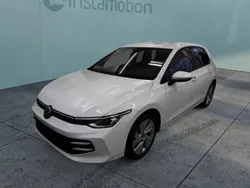 Weiß Gebraucht 2024 VW Golf VIII Life Limousine | 25.100 € (Fairer Preis)