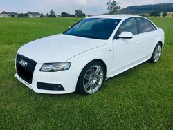 Weiß Gebraucht 2010 Audi A4 S-Line Limousine | 14.999 €