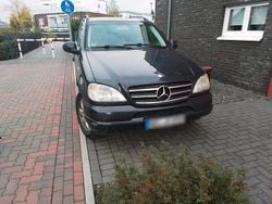 Blau Gebraucht 2000 Mercedes ML320 SUV | 2.900 € (Superpreis)