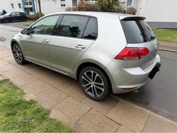 Grau Gebraucht 2015 VW Golf Comfortline Limousine | 8.890 € (Fairer Preis)