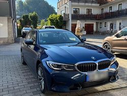 Blau Gebraucht 2021 BMW 330e Shadowline Kombi | 30.000 € (Guter Preis)